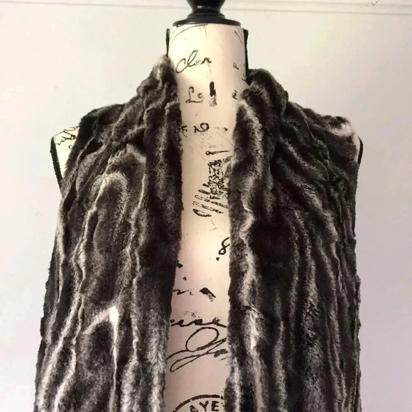 Tart Collections Faux Fur Vest - Picture 1 of 5